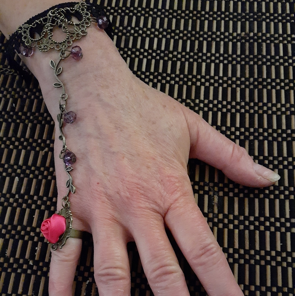 Bracelet, lace and filigree with attached ring